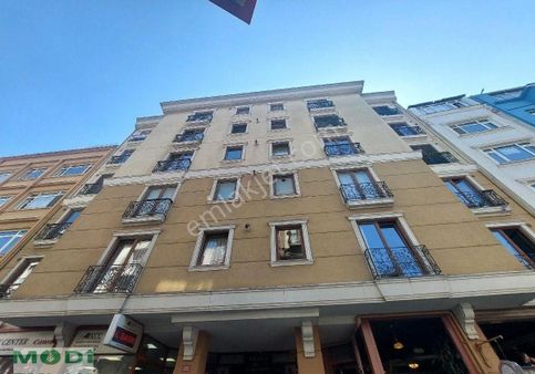 Moda Sahile Yakın Asansörlü Otoparklı Satılık 3+1 Ofis Daire