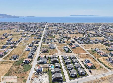 Yatay Mimari Akıllı Ev Sistemi Ve Havuz Uygun Fiyatlı Villa