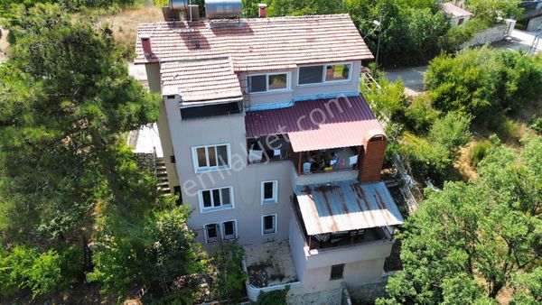 Arve'den Bekir Alanında 3 Katlı Ev Ve 1520 M² Arsayla Eşsiz Fırsat!