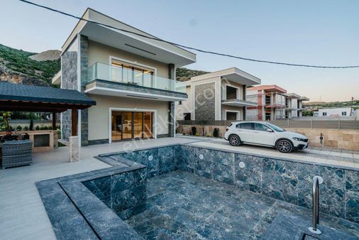 Müstakil 500 M2 Arsa İçerisinde Özel Havuzlu 4+1 Lüx Villa