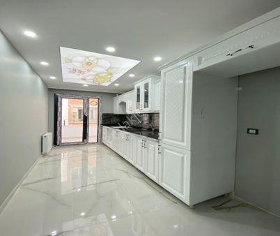 Bahçeşehir Lokasyonu Yatırıma & Oturuma Uygun 2+1 Ara Kat Dekorlu Yeni Satılık Daire