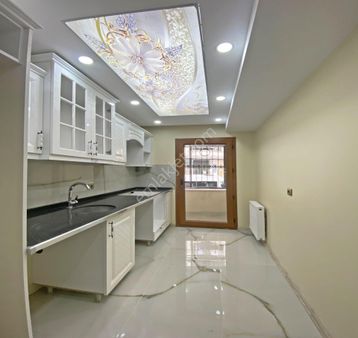 Bahçeşehir Tem Otobana Yakın 2+1 Geniş 2.kat Satılık Daireler