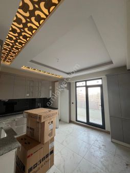 Gürhan Gayrimenkulden Satılık Hadimi Mahallesinde 3+1 Yüksek Giriş