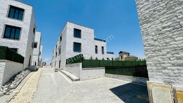 Mimarsinan'da 4+1 Taş Cepheli Lüks Tripleks Villa