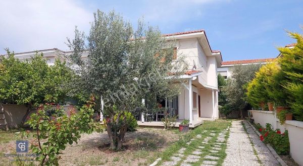 Çeşme Alaçatı Göbene De Kiralık Büyük Bahçeli 4+1 Villa