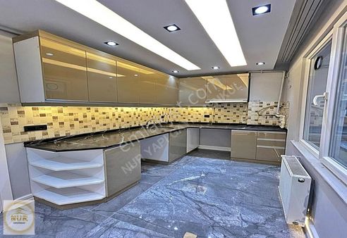 Nur Yapı'dan Ana Caddeye Yakın Aile Binasında 2+1 Yüksek Giriş