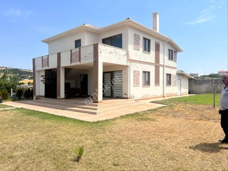 Arkadaş Emlaktan Hoyhoy Mahallesinde 1 Dönüm Çorum Mazaralı 2 Katlı Evi İle Birlikte Satılık Bağ