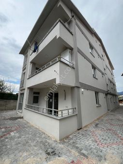 Yavuz Sultan Selim Mahallesinde Zemin Kat Üç Artı Bir Daire