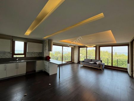 Göl Manzaralı Mükemmel Konumda Satılık Geniş 3+1 Daire