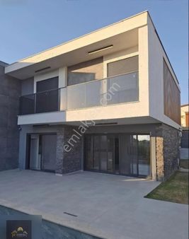 Kuşadası Soğucakta Satılık Özel Havuzlu 3+1 İkiz Villa