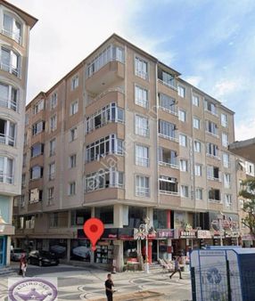 Merkezi Konumda Asansörlü Genç Binada Kombili 2+1