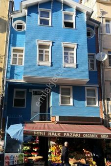 Fatih Cami Yanında Satılık Köşk Dükkanlı 8 Odalı Bina