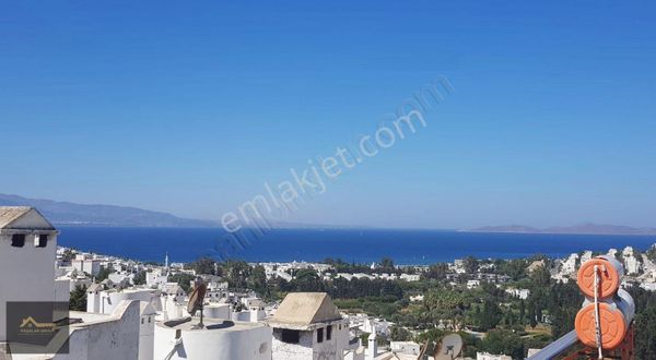 Akyarlar Güneştepe Sitesi'nde Deniz Manzaralı 2+1 Villa Bahçeli