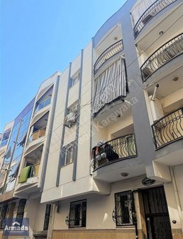 Küçük Çiğli De Özel Tadilatlı Geniş 3+1 Satılık Daire