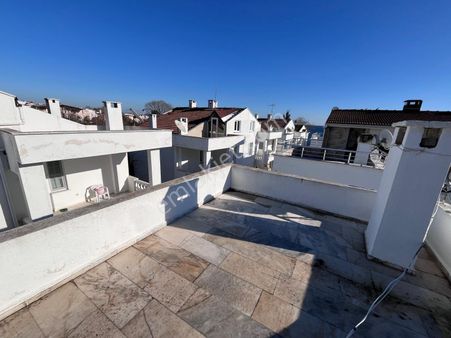 İstanbul Silivri Gümüşya'da Site İçerisinde Deniz Manzaralı 3 Katlı Kelepir Villa