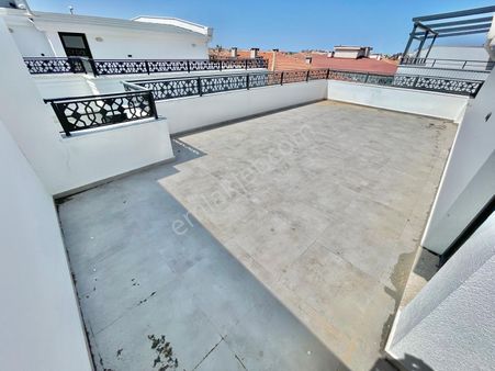 Berkay Demirel'den Altınkumda Teras Seveler İçin 4+1 Dubleks