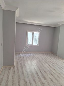 Değer Emlak'tan 13 Mart Mahallesinde 3+1 Daire Satılıktır.