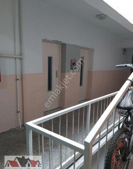 Esmadan Metro 1 Dakka Super Bakımlı Süper Yapılı Çıft Asansorlü Ful Eşyalı 118 M2 Eşyalı Kiralıktır