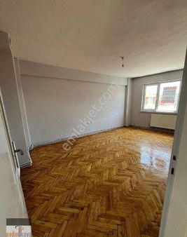 Işıklar Mahallesi Kırım Caddesi Üstü Kiralık Asansörlü Balkonlu Güney Cephe Daire