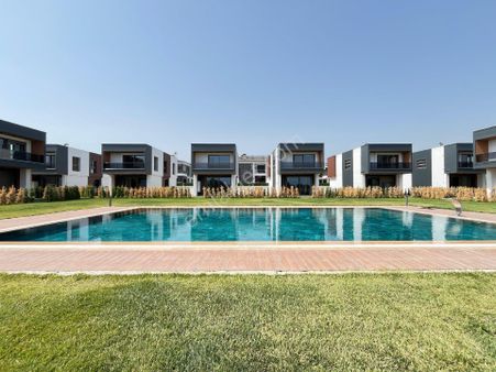 !!fırsat!!arya'dan Denize Yakın Şık Havuzlu 3+1 Bağımsız Villa