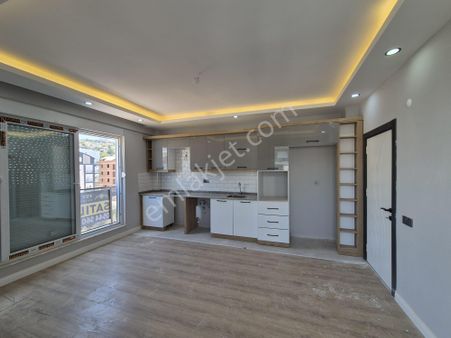 Göçerler'de Şehir Hastanesi 2 Km*havuzlu*site İçi*1+1 Daire