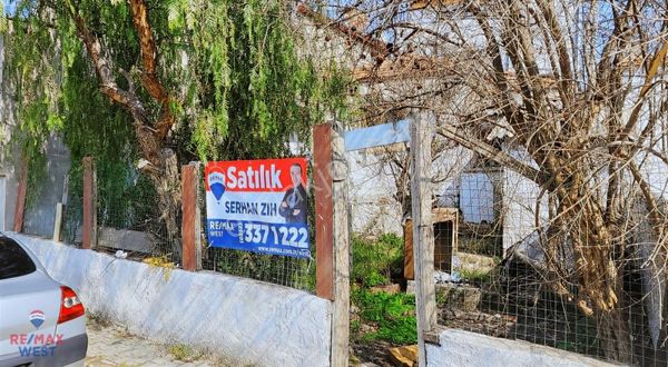 Urla Merkez Sanat Çarşısında Çift Yol Cepheli Ev