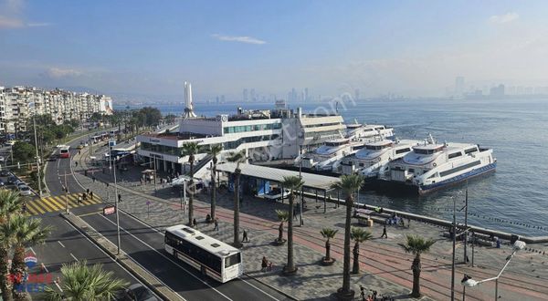 Karşıyaka Donanmacı'da Satılık Full Deniz Manzaralı Yalı Dairesi