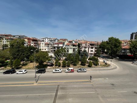 Çiçekli'de Cadde Üzeri Bağımsız Full Yapılı Çft Banyolu Asansörlü 2+1daire