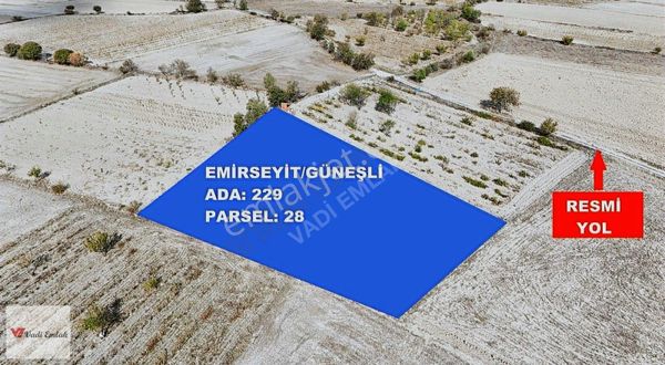 Vadi Emlak'tan Emirseyit'te Mükemmel Konumlu Satılık Tarla