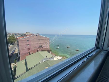 Büyükçekmece'de Deniz Manzaralı Eşyalı 2+1 Satılık Daire - Yalı