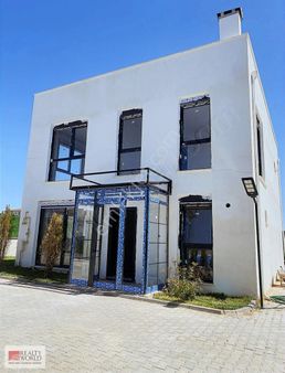 Rw Detay // A.söğütönünde Site İçinde Havuzlu Lüks Villa