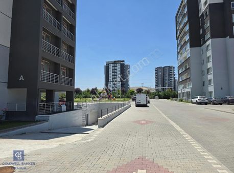 Bağlıca'da Bulvar Üzeri Hiç Oturulmamış Satılık 4+1 Daire