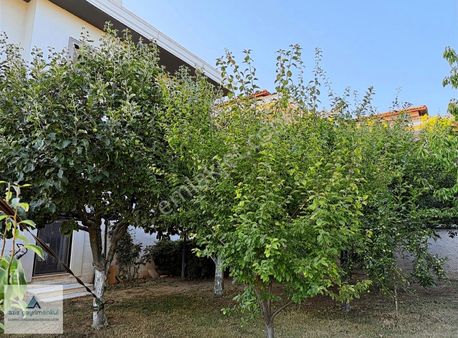 Silivri Ortaköyde 1032 M2 Satılık 8+2 Villa