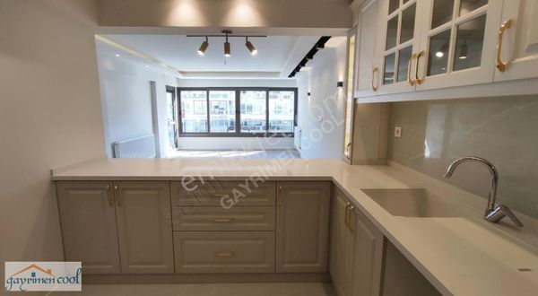 Göztepe Stadyum Yakını Cadde Üzeri Satılık 3+1 Daire