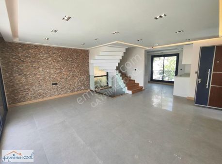 Balçova Çetin Emeç Mahallesinde Satılık Özel Bir Villa
