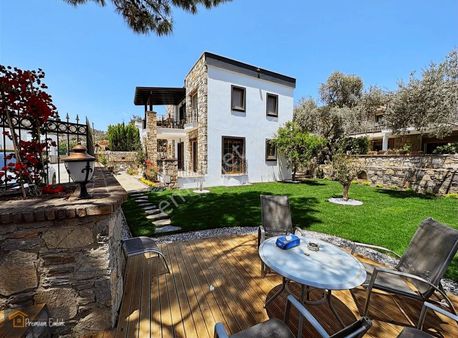 Bodrum Merkezde 3+1 Geniş Bahçeli Eşyalı Muhteşem Daire.