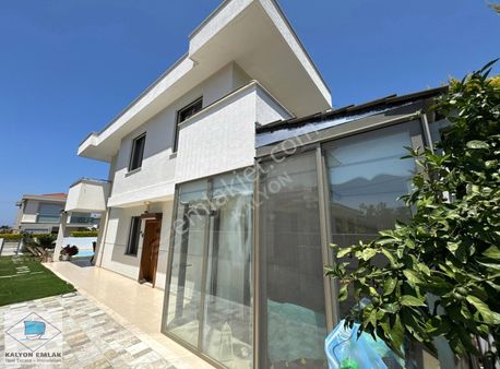 Alaçatı'da Satılık Aynı Parselde İki Adet Havuzlu Lüx Villa