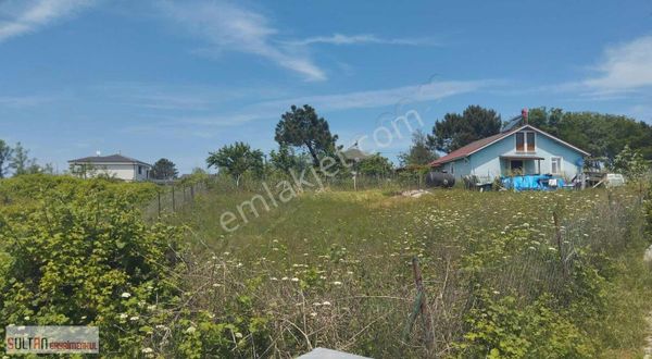 Kandıra Babalı Sahilde 800 M2 Yola Cephe Müstakil Parsel