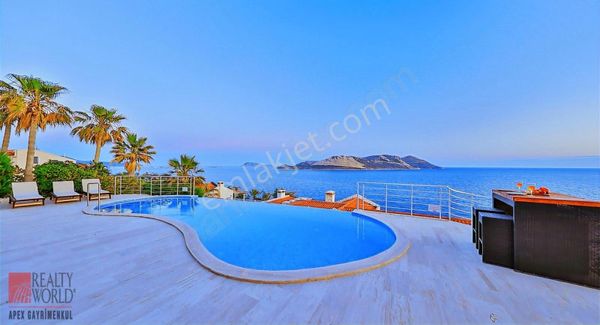 Kaş Yarımada Meis Manzaralı Müstakil Havuzlu Triplex Villa