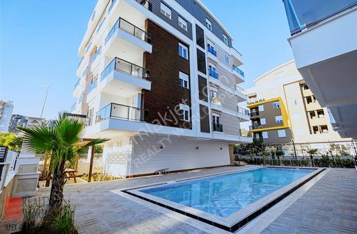 Konyaaltı Hurma'da Havuzlu Sitede Doğalgazlı Eşyalı Satılık 1+1