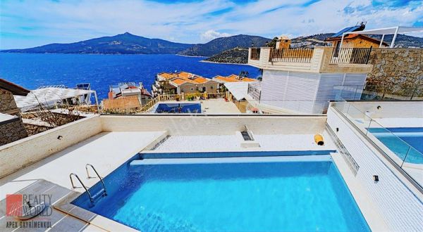 Kalkan Kışla'da Deniz Manzaralı, Ultra Lüks Donanımlı Villa