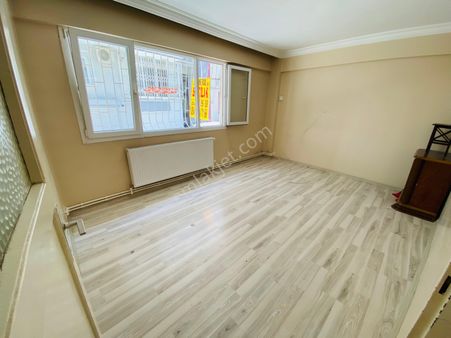Yeşilyurt Ordu Cadde Yakınında Temiz Bakımlı Doğalgazlı 3+1 110 Y.giriş Daire