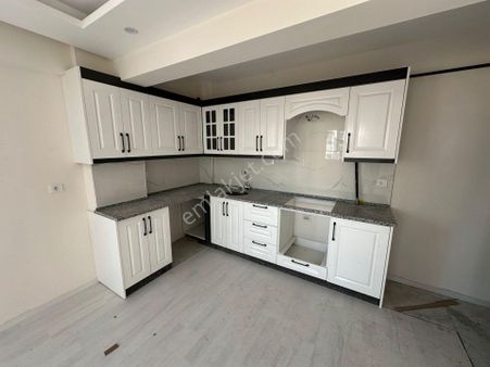 Zeki Emlak'tan Muradiye'de Satılık 2+1 Sıfır Geniş Daire