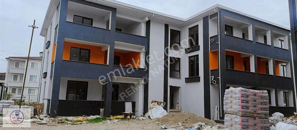 Remax Natural Simpark Hazel Sitesi Ara Ve Üst Kat Daireler.