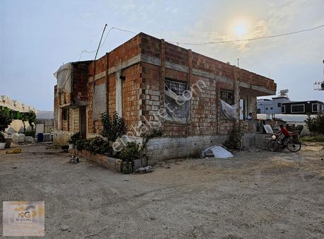 Mersin Akdeniz Kazanlı Mah.'de Müstakil Ev Ve Yüksek Sera