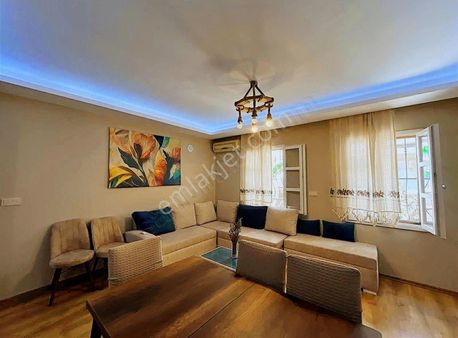 Yiğit Gayrimenkulden Çeşme Merkez Marinada Satılık 2+1 Daire