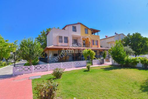 Kuşadası Davutlar Sardes Sitesi'nde Köşe Konumlu 3+1 Villa