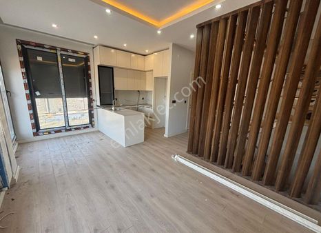 Yenifoçada Manzaralı,müstakil Bahçeli Ve Geniş Teraslı 2+1 Villa