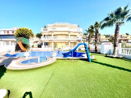 Kuşadası Soğucak Bölgesindeki Malikane Villamız