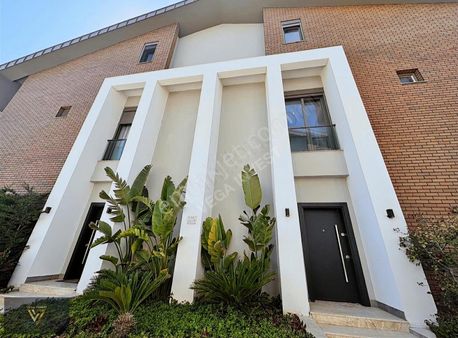 Konyaaltı Mollayusuf Mah.müstakil Havuzlu Satılık 5+1 Lüks Villa